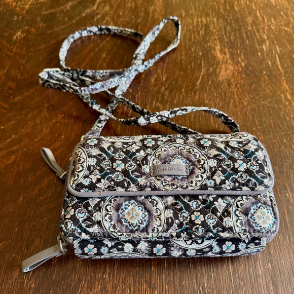 Vera Bradley small crossbody purse wallet b/w/blue floral excellent condition - Picture 3 of 14